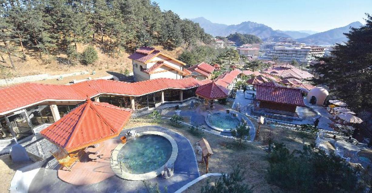 Yangdok Hot Spring Resort 01-05