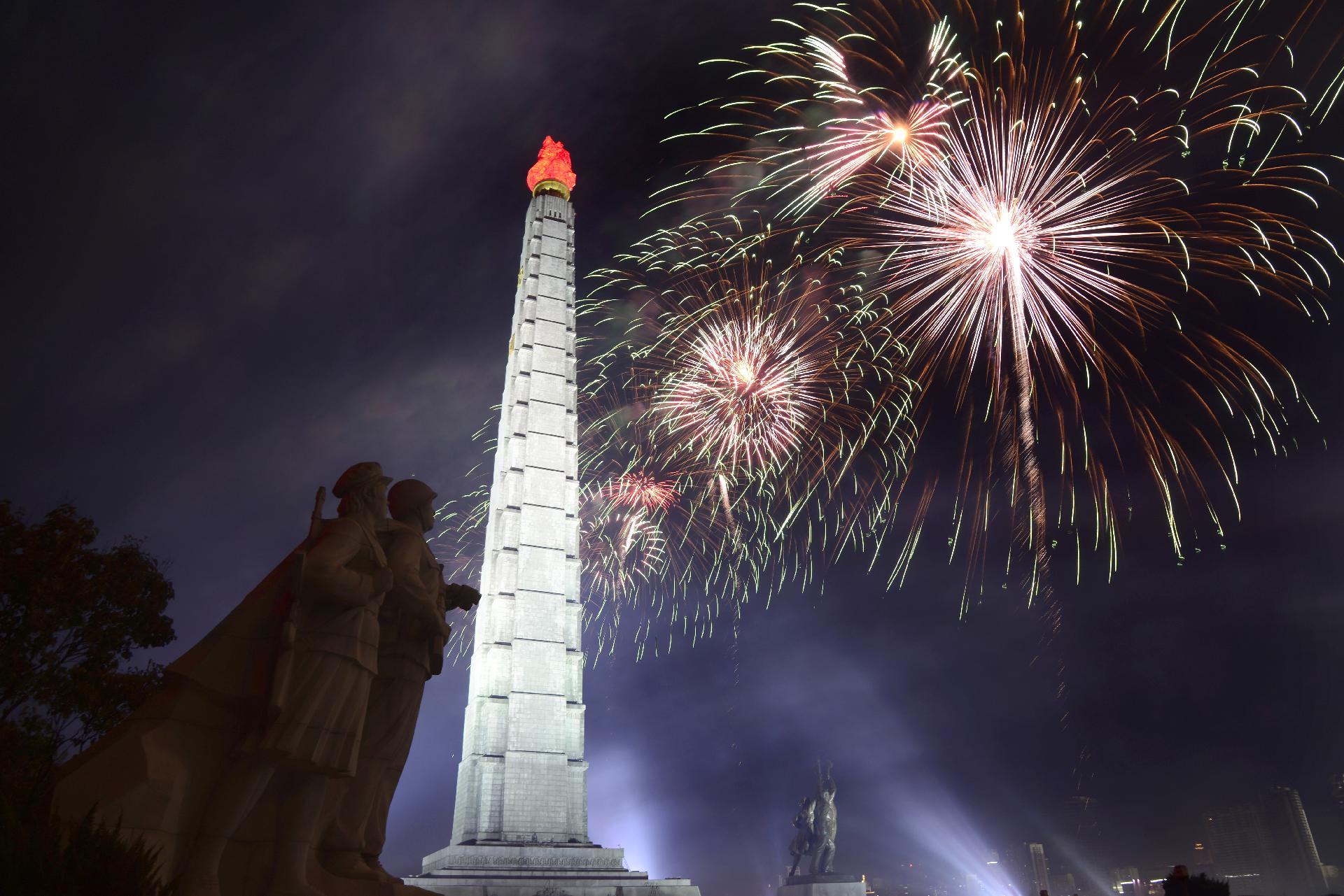 Evening gala of fireworks for celebrating the 75th founding anniversary of the Workers’ Party of Korea was held in splendour