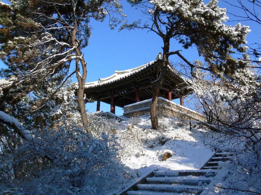 Snowscape of Choesung Pavilion on Moran Hill