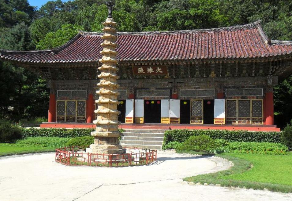 Main Shrine of Pohyon Temple and 13-storeyed Pagoda on Mt Myohyang